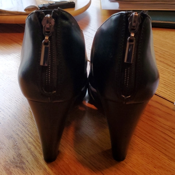 Nine and Co. Black heels shoes. - Picture 5 of 10